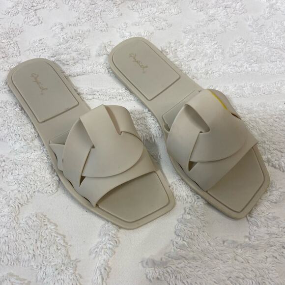 QUPID Womens Flat Slide Sandals Sz9 Warm Gray Slip-ons Summer Comfortable Resort - Picture 1 of 8